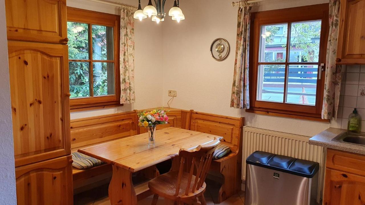 Landgasthof Zum Dorfkrug Häusern エクステリア 写真